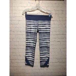 Under Armour Capri athletic leggings size small *